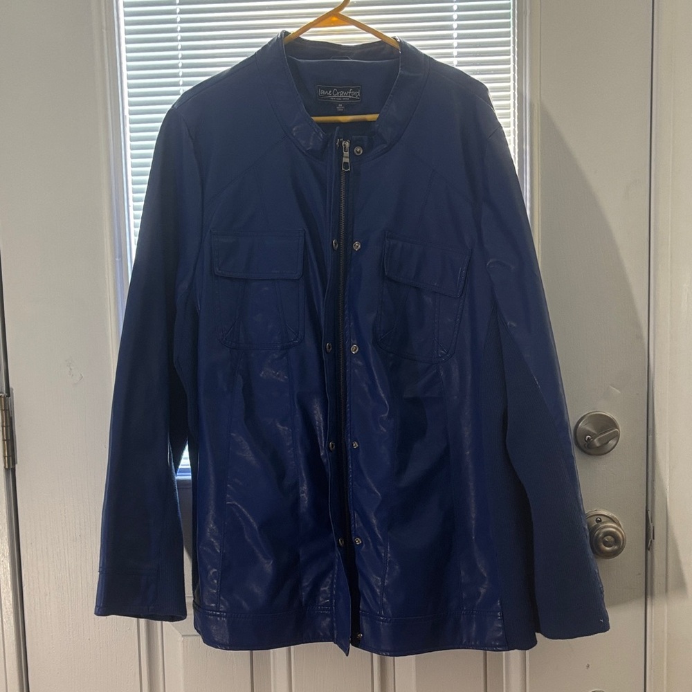 Navy Blue Lightweight Jacket with Notched Lapel